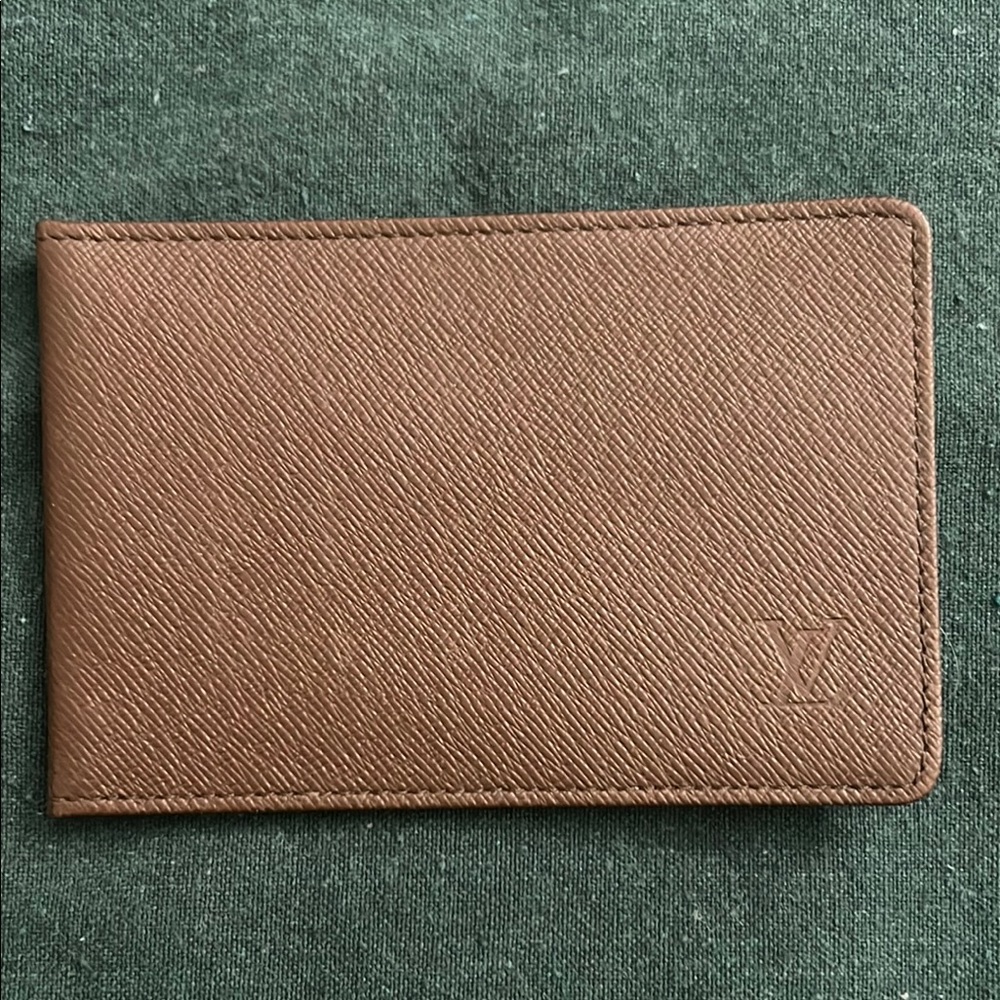 Authentic Louis Vuitton Brown Taiga Card Holder-Like new